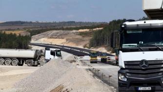 Караджов: Плащанията по незаконните инхаус договори за „Хемус“ продължават