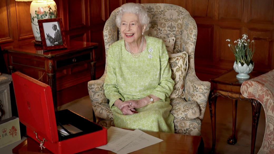 Платинената Елизабет II и най-дълго управлявалите монарси