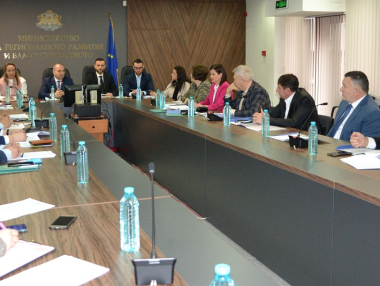 Караджов обещава 1 млрд. лв. за ремонт на общински пътища