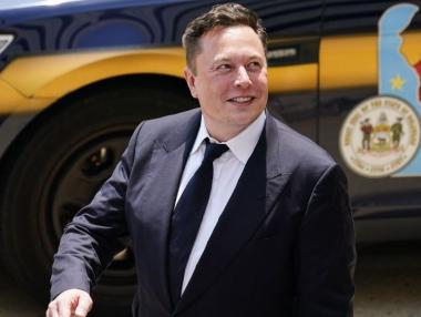 Мъск определи като „идиотско“ решението да спре Model X