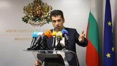 Премиерът Кирил Петков въвежда задължителен зелен сертификат за влизане в