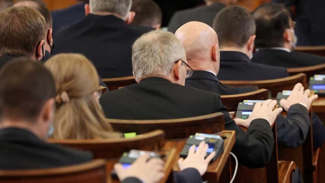 Депутатите одобриха „гениалната“ инвестиционна програма на Василев