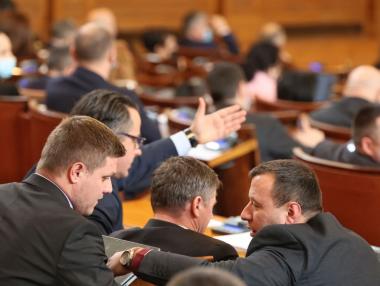 Вечерни новини: Депутатите приеха Бюджет 2022; Задължителен зелен сертификат в МС