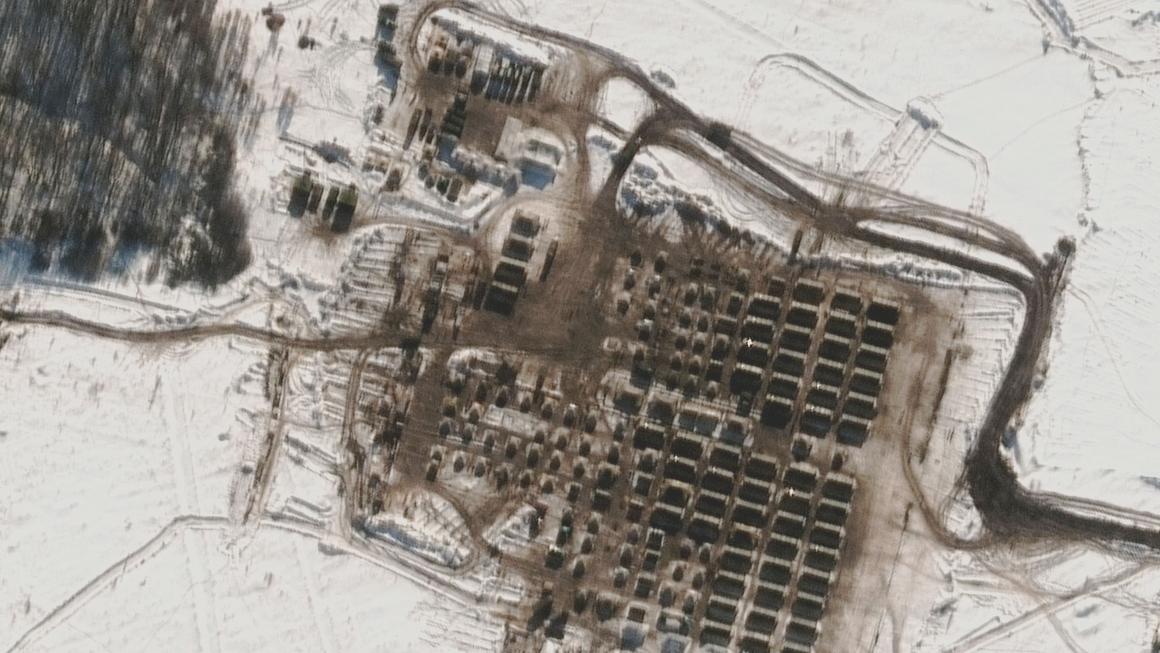 Галерия :: Снимка 0 :: Русия струпва още войски на границата с Украйна (галерия)}