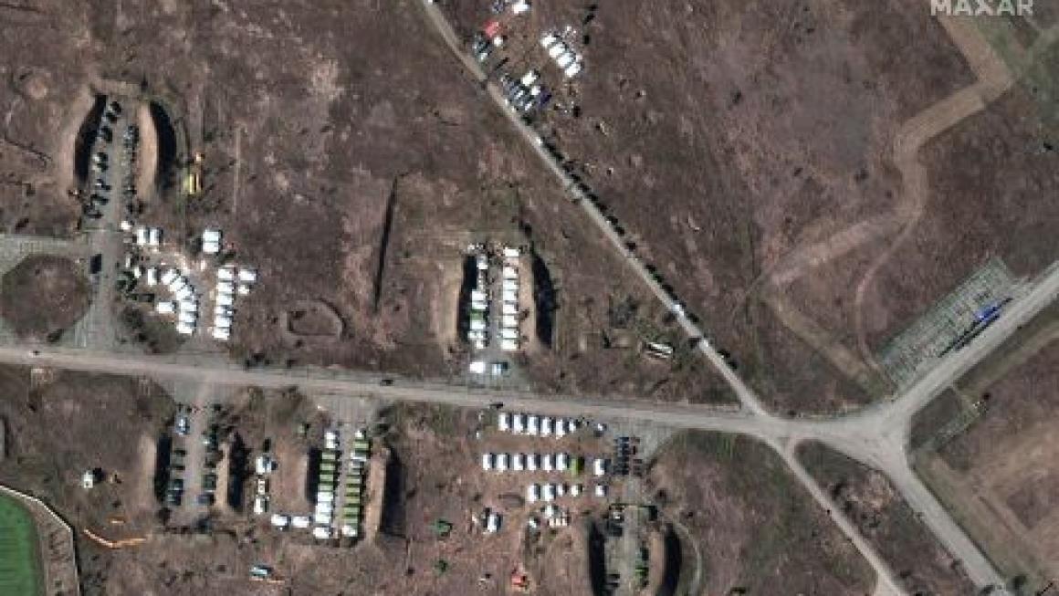 Галерия :: Снимка 14 :: Русия струпва още войски на границата с Украйна (галерия)}