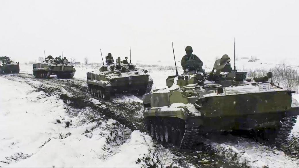 Русия струпва още войски на границата с Украйна (галерия)