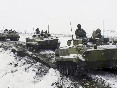 Русия струпва още войски на границата с Украйна (галерия)