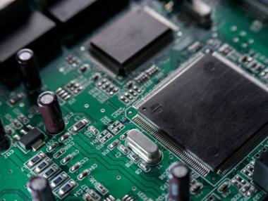 Белият дом предупреди чип индустрията за проблеми с доставките от Русия