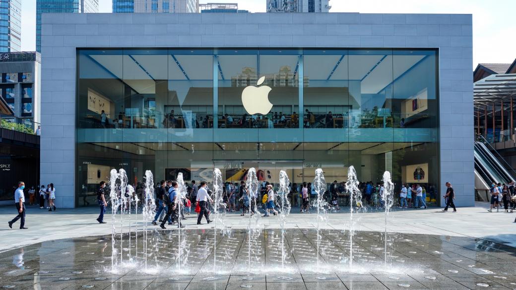 Недостигът на кадри принуди Apple да вдигне възнагражденията