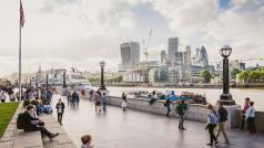 Британските работодатели очакват да увеличат възнагражденията на своя персонал с