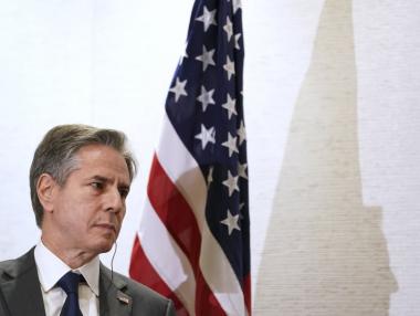 САЩ евакуират посолството си от Киев