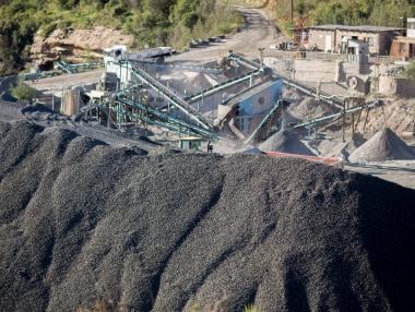 Банките продължават да захранват въгледобива