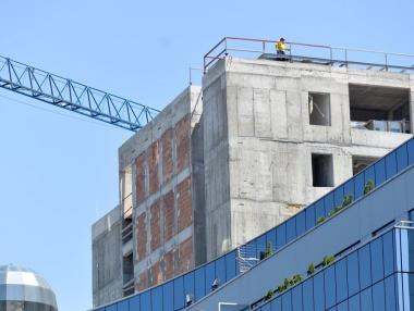 Строителите вдигат цените по вече сключени договори за жилища