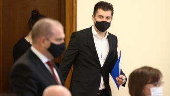 Петков чака анализа на КЕВР за тока до две седмици
