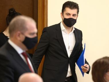 Петков чака анализа на КЕВР за тока до две седмици