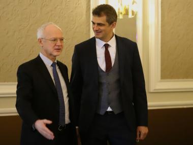 Два сценария за електроенергийния сектор в България