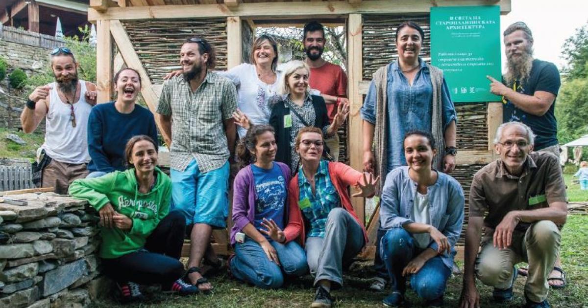 В някои села също се срещат ценни възрожденски къщи, които