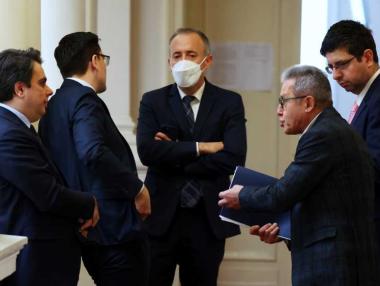 Бюджетът на финална права: Повече пари за БАН, култура и преподаватели