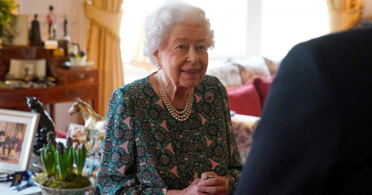 Кралица Елизабет II е заразена с коронавирус, съобщава Бъкингамският дворец,