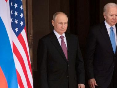 Макрон проправи път за разговори между Путин и Байдън