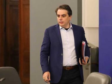 Заплатите на полицаите ще чакат анализа на Асен Василев