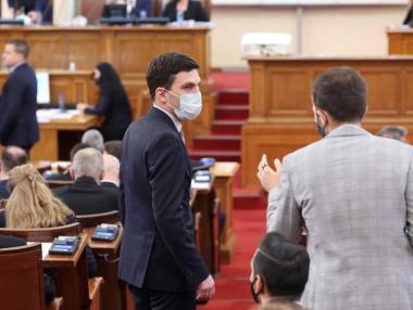 Депутатите официално вдигнаха осигурителните прагове