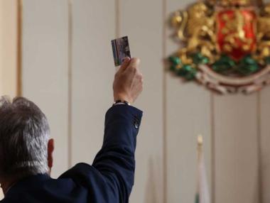 След три дни „дебати“ и два месеца закъснение Бюджет 2022 е приет