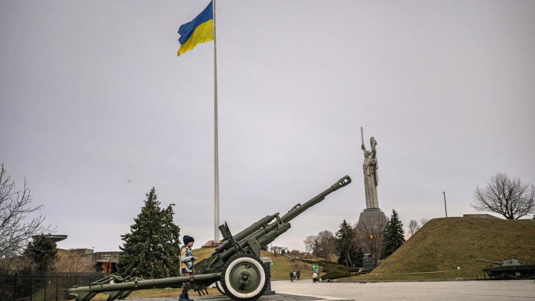 Вечерни новини: Танкове и извънредно положение в Украйна; КПКОНПИ разследва Събев