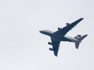 Небето над България е претъпкано със самолети (графика)