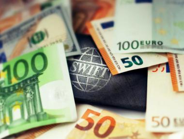 „Ядреният“ вариант: какво е SWIFT и готов ли е светът да плати отрязването на Русия