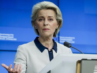 За първи път в историята: ЕС официално ще снабдява Украйна с оръжия