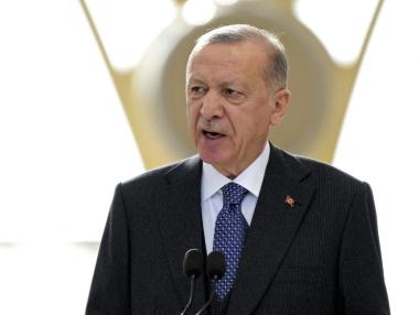 Турция затваря Босфора и Дарданелите за руски бойни кораби