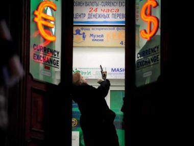 Изключването на Русия от SWIFT и опасността от ядрена война паникьосаха пазарите