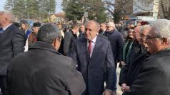 Смяната на министъра на отбраната в разгара на военна криза