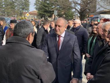 Радев: Смяната на военния министър сега е рискована