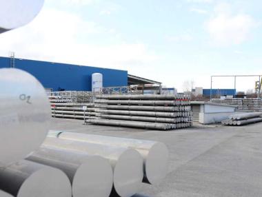 Доставчик на BMW и Audi разширява завода си край София