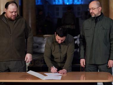 Зеленски подписа молбата за членство на Украйна в ЕС