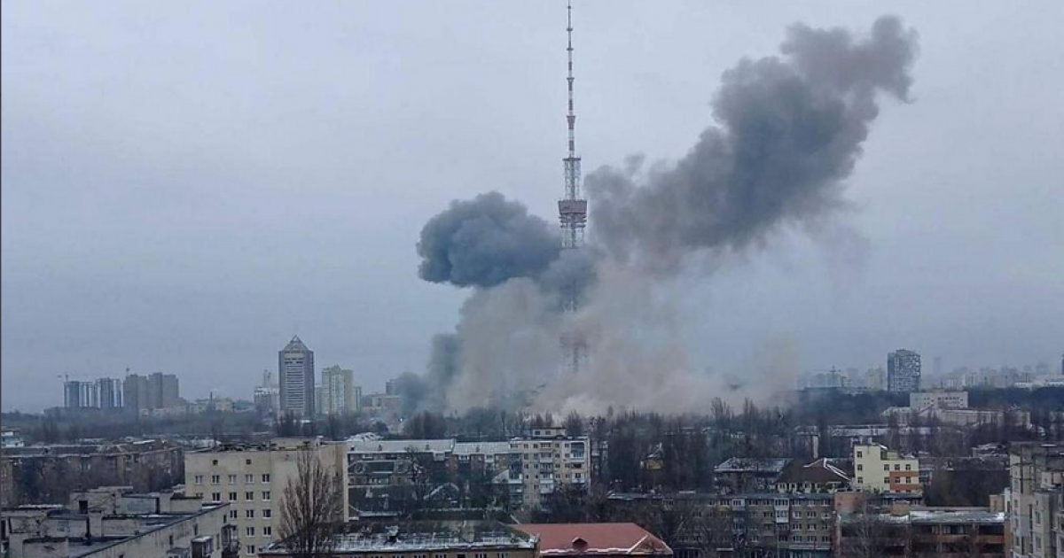 Районът около масивната телевизионна кула в Киев е бил бомбардиран