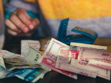 Българите се засилиха да изплащат стари дългове