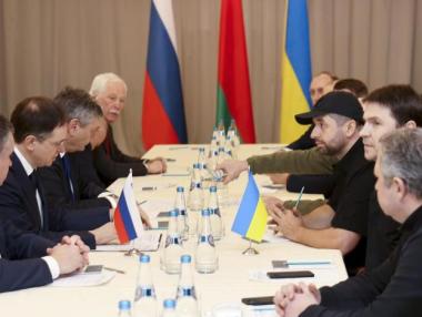 Русия и Украйна отново ще преговарят за мир, но на нова локация