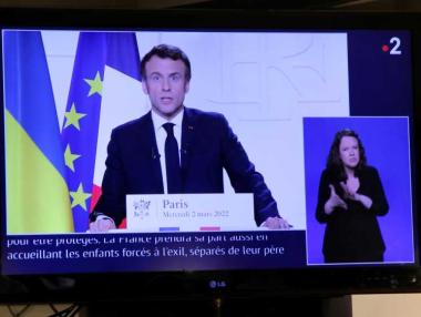 След разговор с Путин Макрон прогнозира, че „най-лошото предстои“