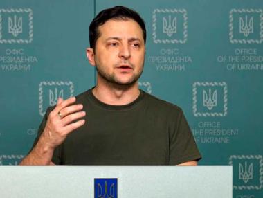 „Седни с мен, не хапя“: Зеленски настоява за разговор с Путин