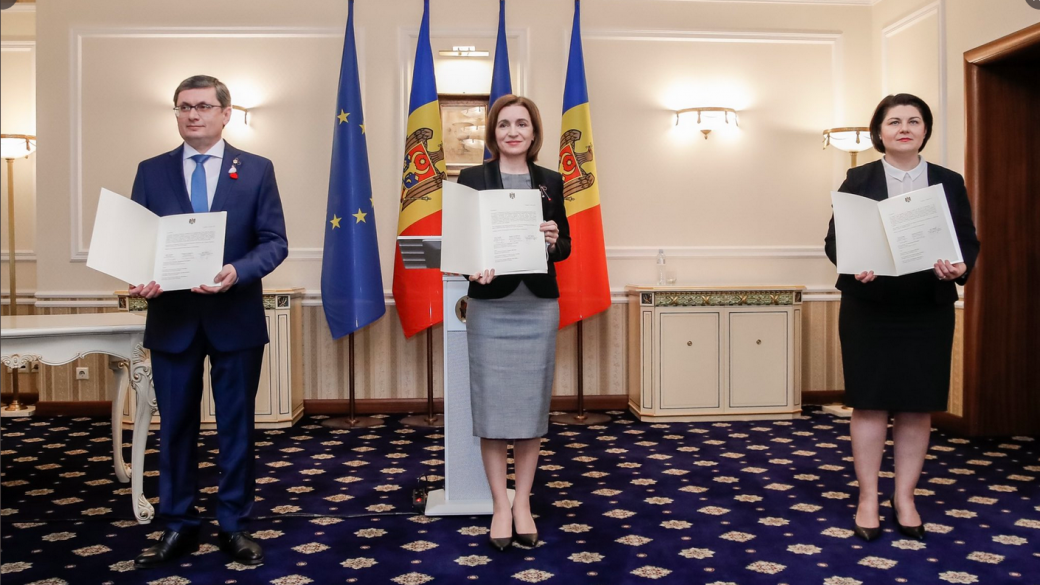 Молдова и Грузия подписаха молбите си за членство в ЕС