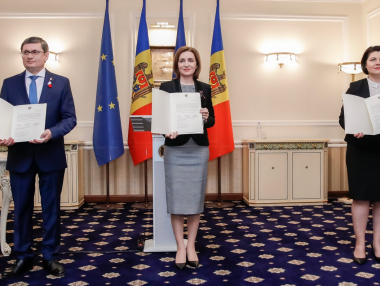 Молдова и Грузия подписаха молбите си за членство в ЕС