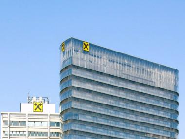 Продажбата на Райфайзенбанк за €1 млрд. получи зелена светлина