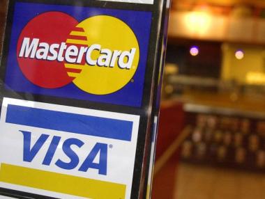 Visa и Mastercard отрязаха всички руснаци от системите си