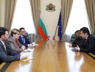 Руската посланичка се извини на Кирил Петков