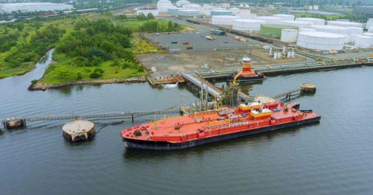 Цената на петрола сорт Брент достигна 130 долара, като в