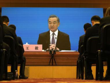 Китай за войната в Украйна: Не наливайте масло в огъня