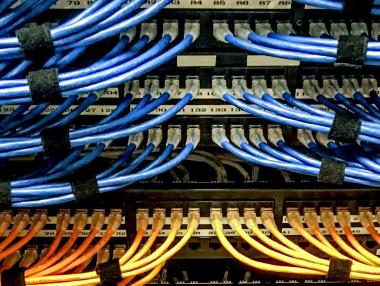 Зад цифровата желязна завеса: Отцепва ли се Русия от интернет и какво значи това?